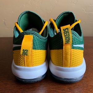 nike air max typha 2 packers